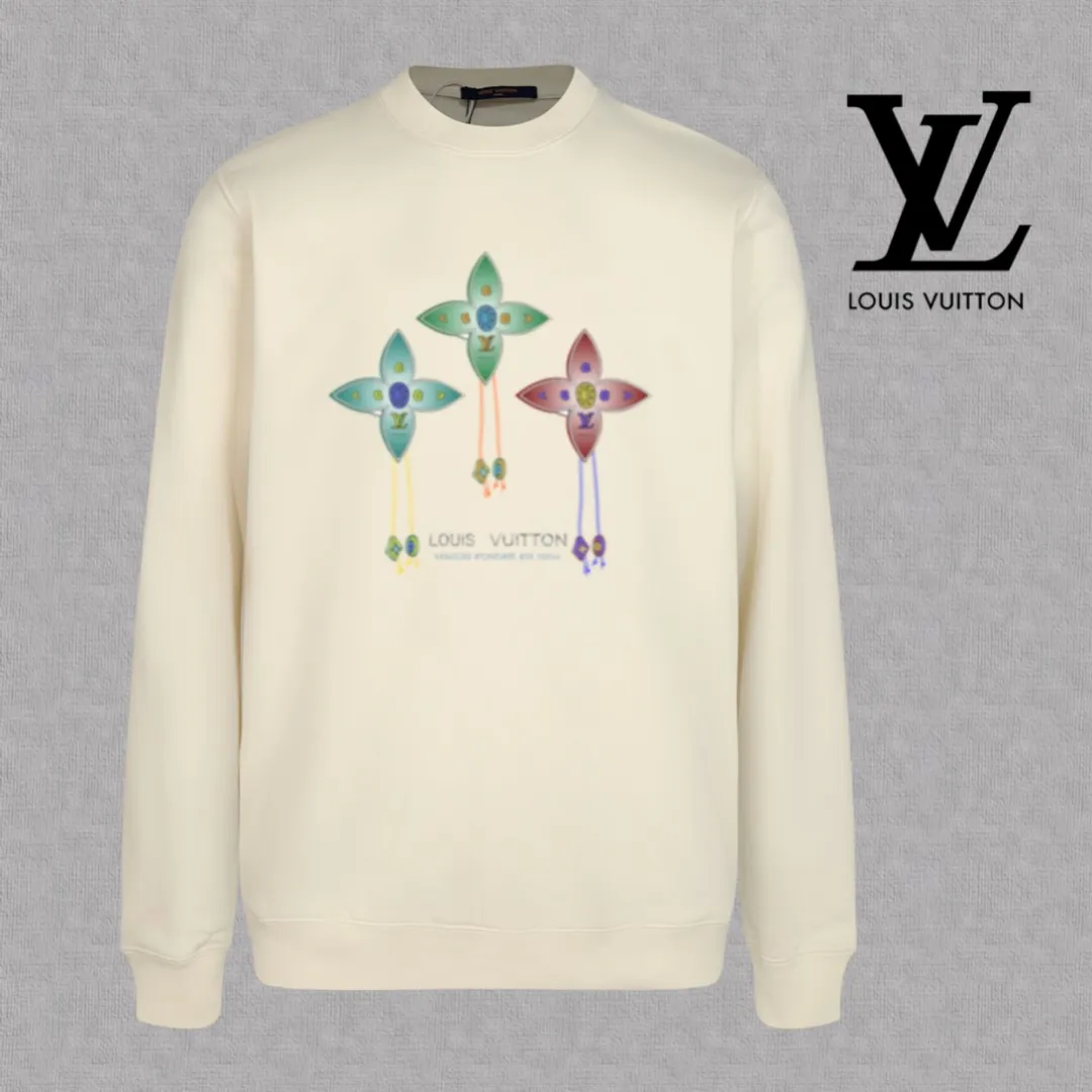 🅿️250 hot style on the shelves🔥❗ 💫〖Louis Vuitton LV〗 Fashionable round neck sweatshirt, casually matched with various styles, it is perfectly handsome😎The whole dress is made of double waistcoats, which makes the whole dress more three-dimensional. Not ordinary factories can do such fine work. The 2025 spring style counters are on sale, exquisite round neck terry sweatshirt, high-end double-strand pure cotton Customized drawstring ribs are dyed in the same vat and are complete with three standards. The chest craftsmanship adopts a simple and elegant pattern on the chest, which is easy to control for any age group! Fit and comfortable! Customized thickened 440g terry sweatshirt fabric, soft and comfortable to the touch, with a three-dimensional shape! 🙌🏻 It’s also very breathable, so it’s a versatile style that can be worn with any outfit! ✔Color: Black White Apricot Size: S M L XL 2XL